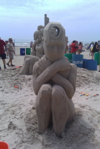 Sandfest-bus stop thinker
