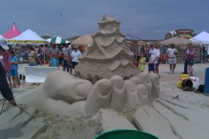 sandfest-helping hands